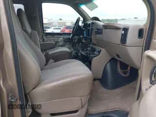 2001 Chevrolet Express с VIN 1GAHG39R511156928, выставлен на аукционе IAAI как лот 42655253 с пробегом 87 715 миль миль и . История ставок и продаж доступна на DreamBid. Изображение 5.