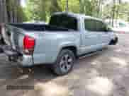2019 Toyota Tacoma SR5 z VIN 3TMAZ5CN1KM113843, wystawiony jako IAAI lot #42716836 z przebiegiem 43 164 mil mil oraz . Historia ofert i sprzedaży dostępna na DreamBid. Obrazek 4.