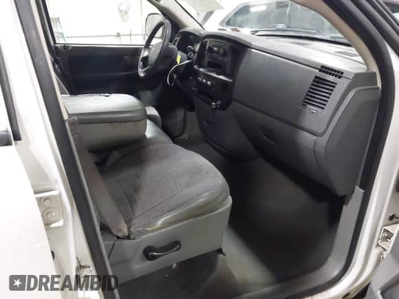 2008 Dodge 1500 ST z VIN 1D7HA18N58S603490, wystawiony jako IAAI lot #41549159 z przebiegiem 237 312 mil mil oraz . Historia ofert i sprzedaży dostępna na DreamBid. Obrazek 5.