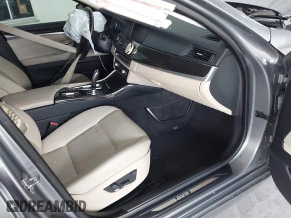 2011 BMW 5 Series 535i xDrive z VIN WBAFU7C56BC878075, wystawiony jako IAAI lot #43303174 z przebiegiem 101 588 mil mil oraz . Historia ofert i sprzedaży dostępna na DreamBid. Obrazek 5.