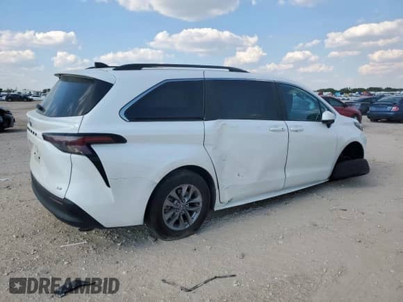 2025 Toyota Sienna LE with VIN 5TDKRKEC3SS232203, listed as a Copart auction lot 70528035 with 95,829 mi miles and Salvage title. Bid and sale history available at DreamBid. Image 3.