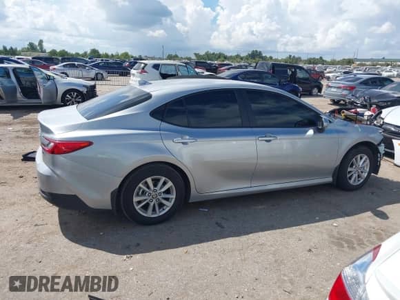 2025 Toyota Camry LE z VIN 4T1DAACK5SU081392, wystawiony jako IAAI lot #43267000 z przebiegiem 20 608 mil mil oraz . Historia ofert i sprzedaży dostępna na DreamBid. Obrazek 14.