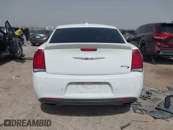 2019 Chrysler 300 S с VIN 2C3CCABT1KH564759, выставлен на аукционе IAAI как лот 41806872 с пробегом 91 668 миль миль и . История ставок и продаж доступна на DreamBid. Изображение 16.