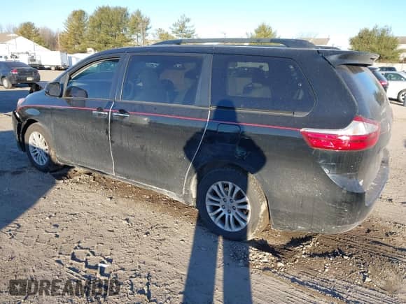 2017 Toyota Sienna XLE Auto Access Seat z VIN 5TDYZ3DC2HS805845, wystawiony jako IAAI lot #41456888 z przebiegiem 138 475 mil mil oraz . Historia ofert i sprzedaży dostępna na DreamBid. Obrazek 3.