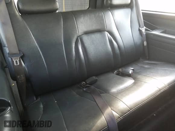 2000 Chevrolet Suburban LS с VIN 3GNEC16T0YG177411, выставлен на аукционе Copart как лот 52036980 с пробегом 299 641 миль миль и На запчасти • Non repairable. История ставок и продаж доступна на DreamBid. Изображение 10.