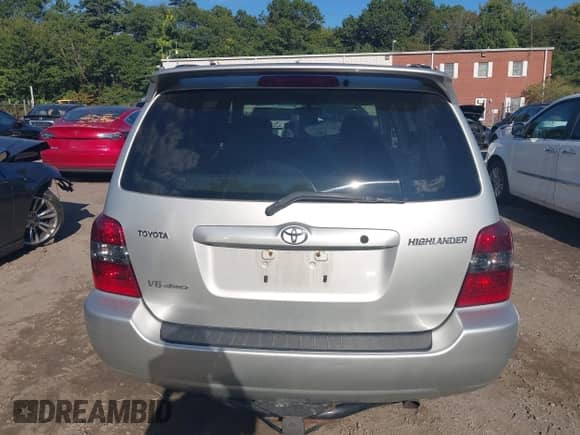 2005 Toyota Highlander с VIN JTEEP21A550075817, выставлен на аукционе IAAI как лот 43257796 с пробегом 101 285 миль миль и . История ставок и продаж доступна на DreamBid. Изображение 16.