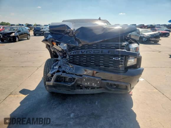 2021 Chevrolet Silverado 1500 Custom z VIN 1GCRWBEK6MZ379373, wystawiony jako Copart lot #84956695 z przebiegiem 57 500 mil mil oraz Szkoda całkowita • Salvage title. Historia ofert i sprzedaży dostępna na DreamBid. Obrazek 5.