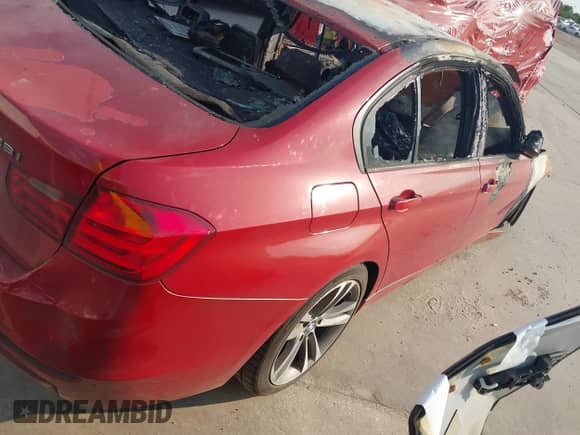 2015 BMW 3 Series 328i z VIN WBA3A5G53FNS84712, wystawiony jako IAAI lot #43074139 z przebiegiem Nie podano mil oraz . Historia ofert i sprzedaży dostępna na DreamBid. Obrazek 4.