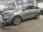 2016 Kia Sorento SXL z VIN 5XYPKDA52GG113608, wystawiony jako Copart lot #85586045 z przebiegiem 263 068 mil mil oraz Czysty tytuł • Clean title. Historia ofert i sprzedaży dostępna na DreamBid. Obrazek 1.