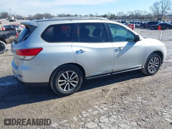 2014 Nissan Pathfinder S with VIN 5N1AR2MN1EC706374, listed as a IAAI auction lot 41617390 with 174,487 mi miles and . Bid and sale history available at DreamBid. Image 4.