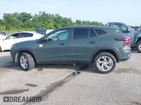 2025 Chevrolet Trax LS с VIN KL77LFEP0SC026160, выставлен на аукционе IAAI как лот 42597192 с пробегом Не указан миль и . История ставок и продаж доступна на DreamBid. Изображение 14.