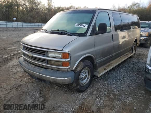 2001 Chevrolet Express z VIN 1GAHG39R311195694, wystawiony jako Copart lot #43841625 z przebiegiem Nie podano mil oraz Szkoda całkowita • Salvage title. Historia ofert i sprzedaży dostępna na DreamBid. Obrazek 1.