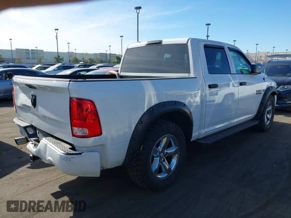 2017 Ram 1500 Express z VIN 1C6RR6KT2HS836083, wystawiony jako IAAI lot #41196687 z przebiegiem 94 127 mil mil oraz . Historia ofert i sprzedaży dostępna na DreamBid. Obrazek 4.