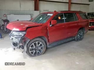 2021 Chevrolet Tahoe RST z VIN 1GNSCRKD3MR263502, wystawiony jako Copart lot #64288975 z przebiegiem 53 906 mil mil oraz Szkoda całkowita • Salvage title. Historia ofert i sprzedaży dostępna na DreamBid. Obrazek 1.