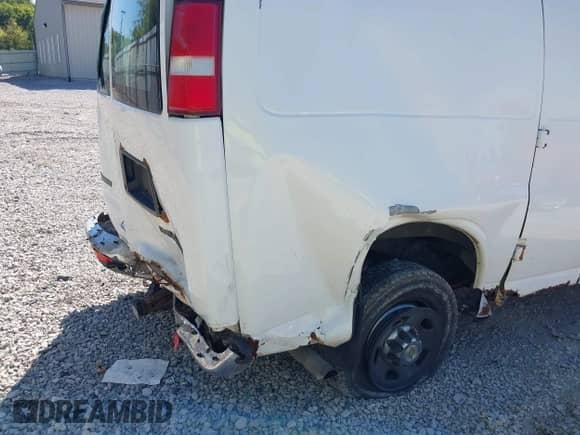 2003 Chevrolet Express Cargo с VIN 1GCHG35UX31146643, выставлен на аукционе IAAI как лот 43101289 с пробегом 204 618 миль миль и . История ставок и продаж доступна на DreamBid. Изображение 13.