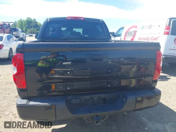 2019 Toyota Tundra SR5 с VIN 5TFAY5F17KX825862, выставлен на аукционе IAAI как лот 42212150 с пробегом 101 117 миль миль и . История ставок и продаж доступна на DreamBid. Изображение 15.