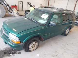 2000 Chevrolet Blazer LS с VIN 1GNDT13W7Y2201383, выставлен на аукционе IAAI как лот 42801655 с пробегом 123 033 миль миль и . История ставок и продаж доступна на DreamBid. Изображение 2.