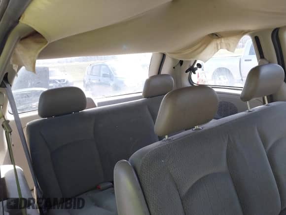 2005 Dodge Caravan SE с VIN 1D4GP25B15B319664, выставлен на аукционе IAAI как лот 41745447 с пробегом 348 923 миль миль и . История ставок и продаж доступна на DreamBid. Изображение 18.