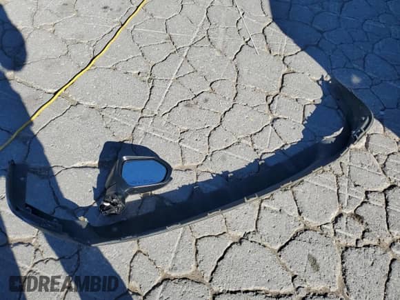 2020 Toyota Camry LE z VIN 4T1C11AK8LU351957, wystawiony jako Copart lot #86512345 z przebiegiem 83 646 mil mil oraz Szkoda całkowita • Salvage title. Historia ofert i sprzedaży dostępna na DreamBid. Obrazek 12.