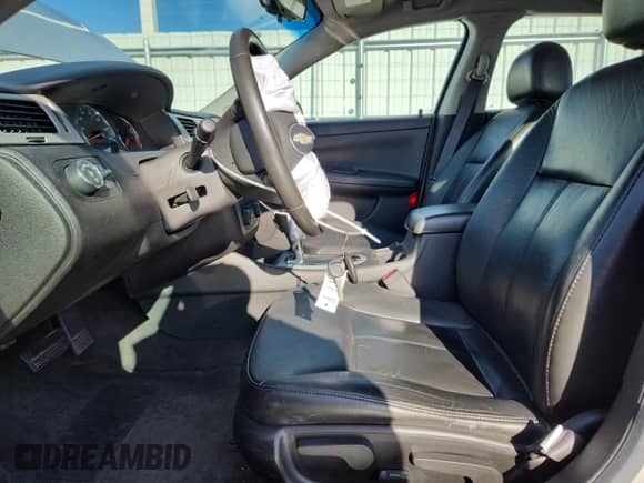 2008 Chevrolet Impala LT z VIN 2G1WC583281275696, wystawiony jako Copart lot #71961935 z przebiegiem 108 087 mil mil oraz Czysty tytuł • Clean title. Historia ofert i sprzedaży dostępna na DreamBid. Obrazek 7.