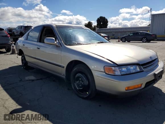 1995 Honda Accord LX z VIN 1HGCD5638SA090464, wystawiony jako Copart lot #48593965 z przebiegiem 142 003 mil mil oraz Czysty tytuł • Clean title. Historia ofert i sprzedaży dostępna na DreamBid. Obrazek 4.