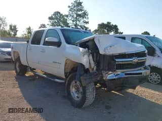 2008 Chevrolet Silverado 2500HD Work Truck z VIN 1GCHK236X8F205097, wystawiony jako IAAI lot #43212503 z przebiegiem 168 301 mil mil oraz . Historia ofert i sprzedaży dostępna na DreamBid. Obrazek 1.