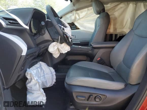 2025 Toyota Sienna XLE z VIN 5TDJSKFC9SS161197, wystawiony jako Copart lot #50755835 z przebiegiem 9 631 mil mil oraz Szkoda całkowita • Salvage title. Historia ofert i sprzedaży dostępna na DreamBid. Obrazek 7.