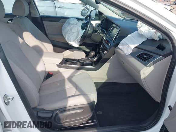 2018 Hyundai Sonata Limited with VIN 5NPE34AF8JH644812, listed as a IAAI auction lot 42601505 with 83,459 mi miles and . Bid and sale history available at DreamBid. Image 5.