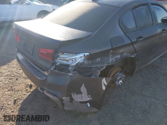 2019 BMW 5 Series M550i xDrive с VIN WBAJB9C50KB464159, выставлен на аукционе IAAI как лот 41758879 с пробегом 9 000 миль миль и . История ставок и продаж доступна на DreamBid. Изображение 20.