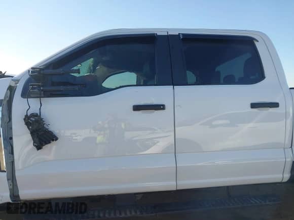 2024 Ford F-250 XL z VIN 1FT7W2BA5REC98978, wystawiony jako IAAI lot #41471776 z przebiegiem Nie podano mil oraz . Historia ofert i sprzedaży dostępna na DreamBid. Obrazek 15.