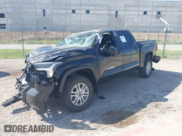 2025 Toyota Tundra SR with VIN 5TFLA5AB6SX050371, listed as a IAAI auction lot 42965187 with 289 mi miles and . Bid and sale history available at DreamBid. Image 2.