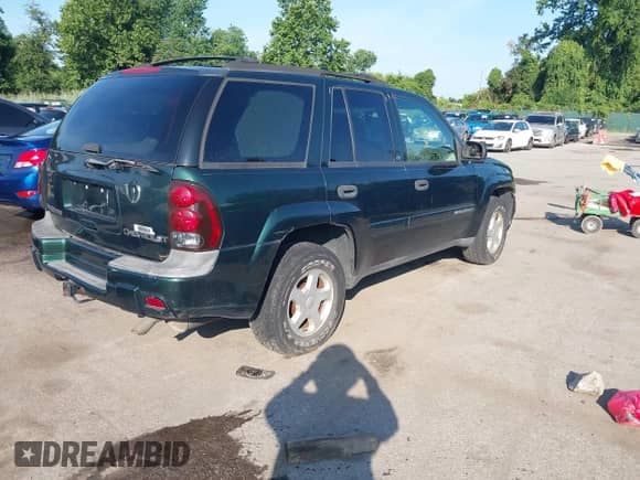 2002 Chevrolet TrailBlazer LTZ z VIN 1GNDT13S822352611, wystawiony jako IAAI lot #42818024 z przebiegiem 196 858 mil mil oraz . Historia ofert i sprzedaży dostępna na DreamBid. Obrazek 4.