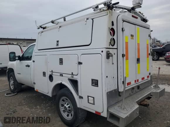 2012 Chevrolet Silverado 2500HD Work Truck z VIN 1GB0CVCG2CF207539, wystawiony jako Copart lot #47249085 z przebiegiem 125 552 mil mil oraz Czysty tytuł • Clean title. Historia ofert i sprzedaży dostępna na DreamBid. Obrazek 2.