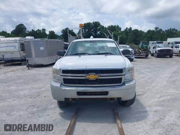 2013 Chevrolet Silverado 2500HD Work Truck z VIN 1GB0KVCGXDZ341475, wystawiony jako IAAI lot #42579251 z przebiegiem 145 937 mil mil oraz . Historia ofert i sprzedaży dostępna na DreamBid. Obrazek 12.