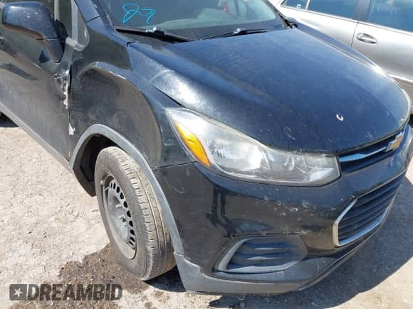 2018 Chevrolet Trax LS z VIN 3GNCJKSB3JL160860, wystawiony jako IAAI lot #43195256 z przebiegiem 128 748 mil mil oraz . Historia ofert i sprzedaży dostępna na DreamBid. Obrazek 6.