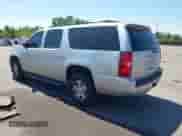 2011 Chevrolet Suburban LT z VIN 1GNSKJE33BR334105, wystawiony jako IAAI lot #42921551 z przebiegiem 210 773 mil mil oraz . Historia ofert i sprzedaży dostępna na DreamBid. Obrazek 3.