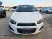 2012 Chevrolet Sonic LT z VIN 1G1JC5SHXC4153907, wystawiony jako Copart lot #69930285 z przebiegiem 158 669 mil mil oraz Szkoda całkowita • Salvage title. Historia ofert i sprzedaży dostępna na DreamBid. Obrazek 5.