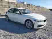 2018 BMW 3 Series 320i z VIN WBA8E1G51JNU90249, wystawiony jako Copart lot #71231385 z przebiegiem 85 744 mil mil oraz Szkoda całkowita • Salvage title. Historia ofert i sprzedaży dostępna na DreamBid. Obrazek 4.