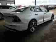 2025 Volvo S60 Core z VIN 7JRL12GJXSG364362, wystawiony jako Copart lot #51022375 z przebiegiem Nie podano mil oraz Szkoda całkowita • Salvage title. Historia ofert i sprzedaży dostępna na DreamBid. Obrazek 3.