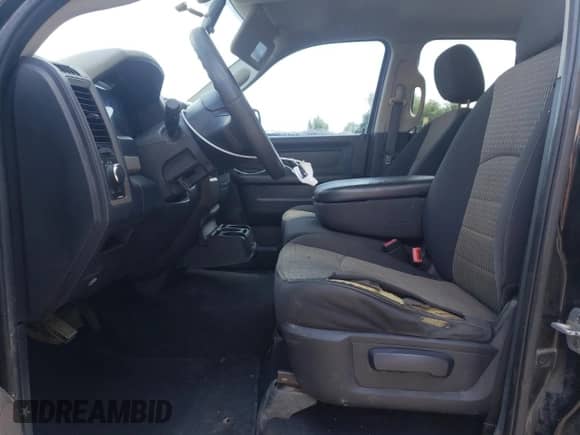 2012 Ram 1500 ST z VIN 1C6RD7FP4CS120411, wystawiony jako Copart lot #69358175 z przebiegiem 381 890 mil mil oraz Szkoda całkowita • Salvage title. Historia ofert i sprzedaży dostępna na DreamBid. Obrazek 7.