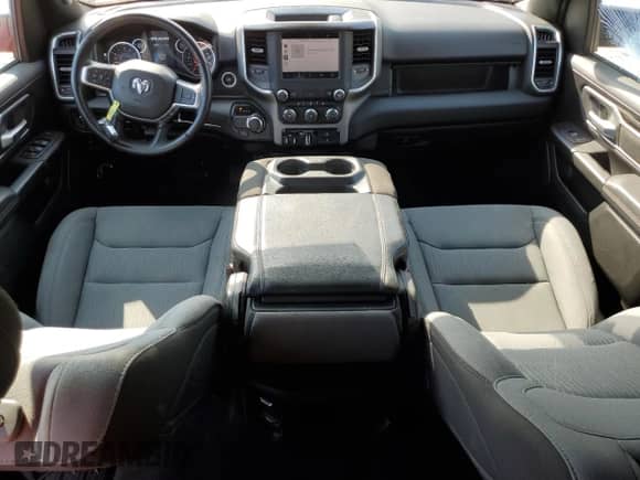 2023 Ram 1500 Big Horn z VIN 1C6RREFG8PN654294, wystawiony jako Copart lot #64690974 z przebiegiem 26 142 mil mil oraz Szkoda całkowita • Salvage title. Historia ofert i sprzedaży dostępna na DreamBid. Obrazek 8.