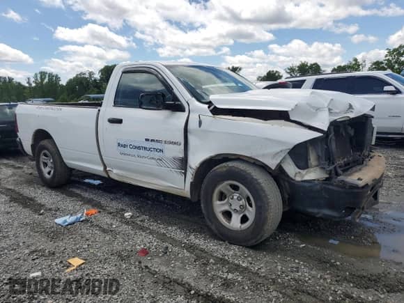 2012 Ram 1500 ST z VIN 3C6JD6DP4CG276742, wystawiony jako Copart lot #57086145 z przebiegiem 200 771 mil mil oraz Szkoda całkowita • Salvage title. Historia ofert i sprzedaży dostępna na DreamBid. Obrazek 4.