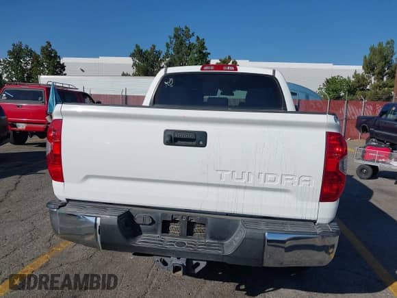 2014 Toyota Tundra SR5 с VIN 5TFEM5F10EX080387, выставлен на аукционе IAAI как лот 43534676 с пробегом 127 850 миль миль и . История ставок и продаж доступна на DreamBid. Изображение 16.