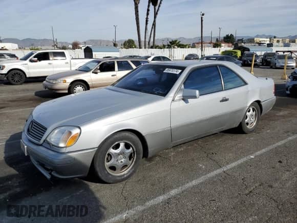 1993 Mercedes-Benz 500 с VIN WDBGA70E2PA135256, выставлен на аукционе Copart как лот 85974174 с пробегом 66 101 миль миль и Списание • Salvage title. История ставок и продаж доступна на DreamBid. Изображение 1.