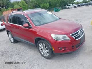 2011 Volkswagen Tiguan S с VIN WVGAV7AX5BW001697, выставлен на аукционе IAAI как лот 41981530 с пробегом 160 757 миль миль и . История ставок и продаж доступна на DreamBid. Изображение 1.