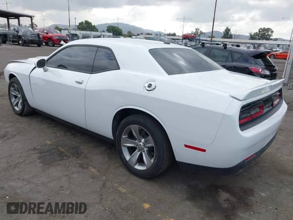 2019 Dodge Challenger SXT z VIN 2C3CDZAG6KH669989, wystawiony jako IAAI lot #43333069 z przebiegiem 161 866 mil mil oraz . Historia ofert i sprzedaży dostępna na DreamBid. Obrazek 3.