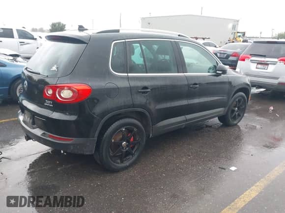 2009 Volkswagen Tiguan SE with VIN WVGBV75N39W542769, listed as a IAAI auction lot 43459249 with 117,821 mi miles and . Bid and sale history available at DreamBid. Image 4.