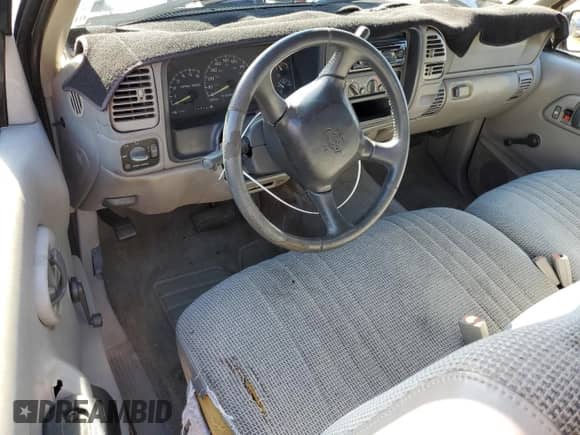 1998 GMC Sierra 1500 z VIN 1GTEC19M2WE513447, wystawiony jako Copart lot #87942755 z przebiegiem 209 492 mil mil oraz Szkoda całkowita • Salvage title. Historia ofert i sprzedaży dostępna na DreamBid. Obrazek 8.