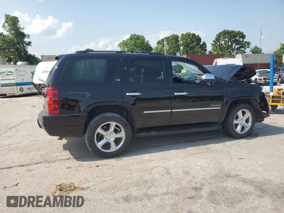 2014 Chevrolet Tahoe LTZ с VIN 1GNSKCE09ER114134, выставлен на аукционе Copart как лот 59952855 с пробегом Не указан миль и Списание • Salvage title. История ставок и продаж доступна на DreamBid. Изображение 3.