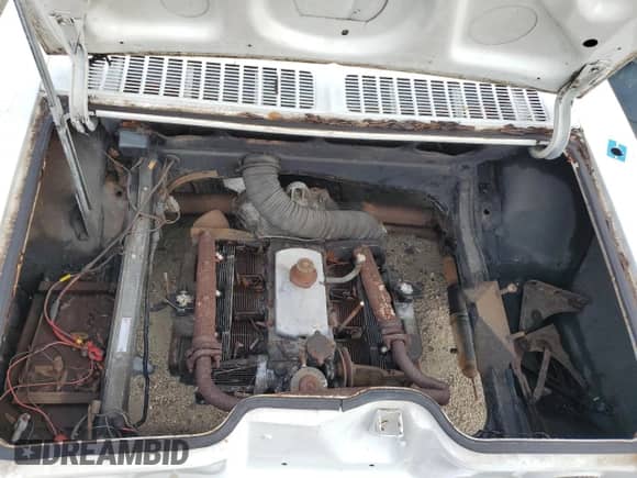 1967 Chevrolet Corvair z VIN 105377W104259, wystawiony jako Copart lot #70085654 z przebiegiem Nie podano mil oraz Czysty tytuł • Clean title. Historia ofert i sprzedaży dostępna na DreamBid. Obrazek 11.